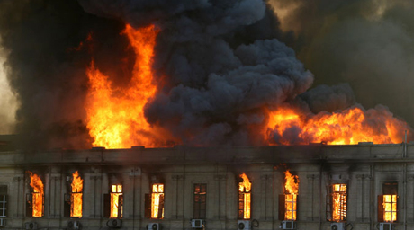 В столице Египта горит здание МВД