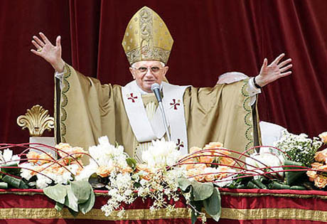Бенедикт XVI поздравил католический мир с Рождеством