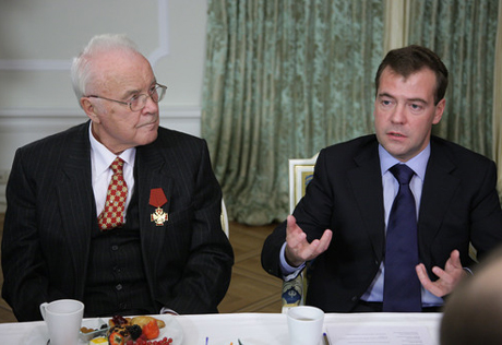 Медведев пообещал не повышать пенсионный возраст россиян
