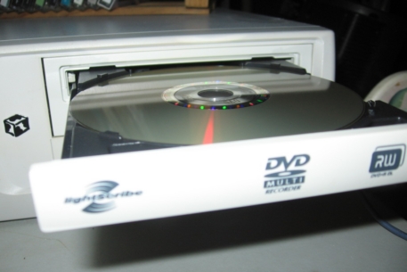 Ученые увеличили емкость DVD диска в 300 раз