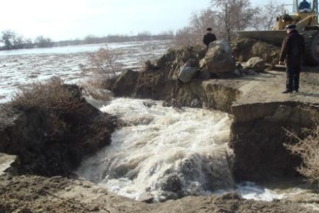 В Алматы наводнение разрушило 40 домов