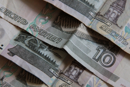 Больше россиян начали копить деньги на "черный день"