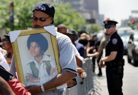 Майкла Джексона похоронят по мусульманским традициям 