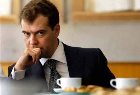 В Кирове незаконно использовали изображение Медведева в рекламе