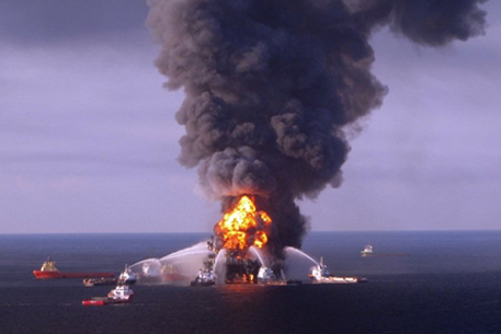 BP перекрыла одну из трех утечек нефти в Мексиканском заливе