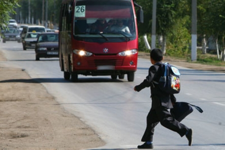 В Алматы маршрутный автобус сбил шестилетнего мальчика 