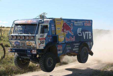 В ралли "Дакар" в классе грузовиков лидируют россияне