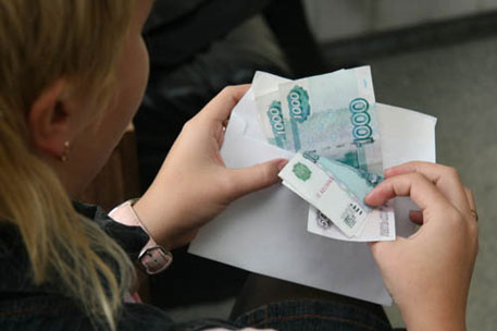 В России реальная зарплата показала слабый рост после кризиса
