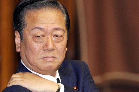 Генсеку правящей партии Японии прислали письмо с угрозами