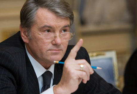 Ющенко прибыл в суд для дачи показаний по делу Тимошенко