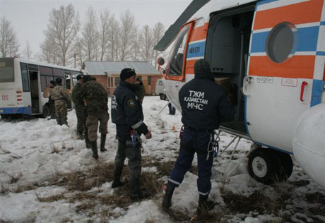 На поиски рыбаков в Акмолинской области направили вертолет 