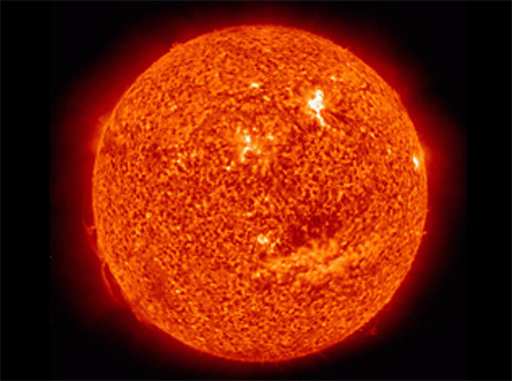 Российские ученые разглядели на Солнце гигантский смайлик