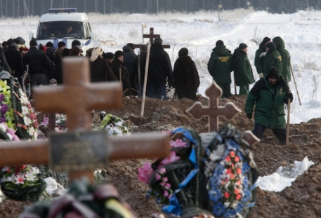 В Перми похоронили 103 жертвы пожара в "Хромой лошади"