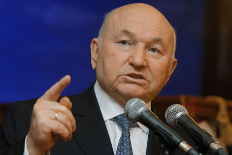Лужков предложил обеспечить москвичей кондиционерами