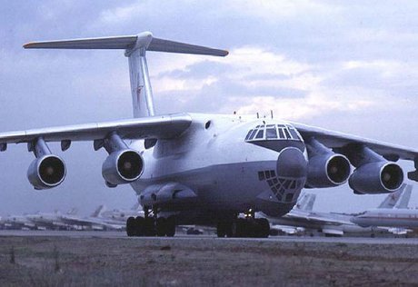 Военный Ил-76 с отказавшим двигателем аварийно сел на Камчатке
