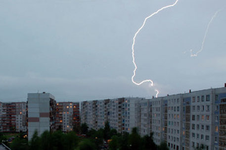 11 подростков пострадали от удара молнии в Хабаровске