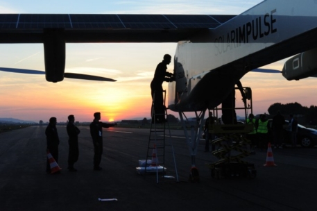Solar Impulse отправился в первый круглосуточный полет