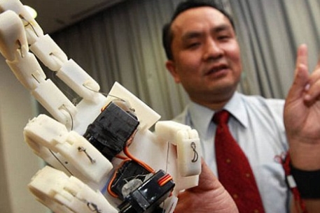 Китайцы изобрели электронные руки для интернета