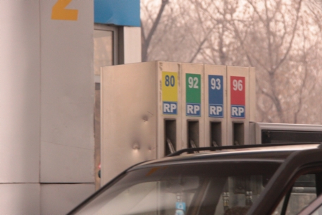 В Казахстане цену на бензин Аи-80 установили на уровне 62 тенге
