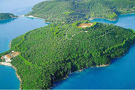 Джорджио Армани купил греческий остров Скорпиос