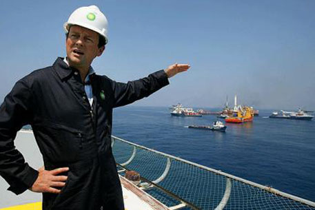 Глава BP продал свои акции за месяц до разлива нефти
