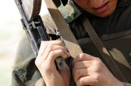 В Дагестане солдат ранил сослуживца и сбежал с оружием