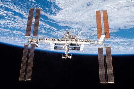 "Роскосмос" перенес полет на МКС первого казахстанца