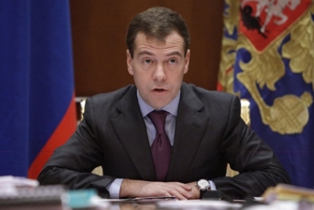 Медведев пообещал увеличить пенсии в полтора раза за 3 года