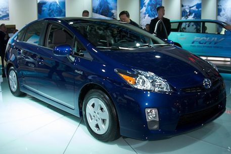 "Проблемную" Toyota Prius назвали одной из безопасных машин