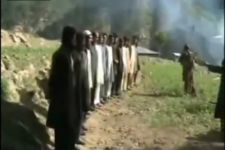 ВИДЕО: Талибы расстреляли 16 пакистанских полицейских