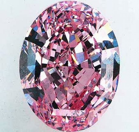 Розовый алмаз "потянул" на 2,3 млн долларов