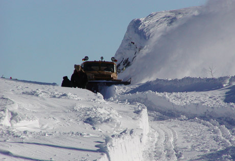 В Алматинской области пять автофургонов попали в снежные заносы