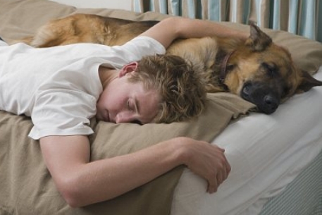"Отсыпные" в выходные не приносят пользу от недосыпа в будни