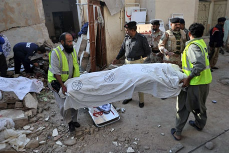 В Пакистане в результате трех взрывов погибли 13 человек
