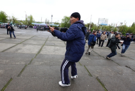 В Киргизии противники новых властей захватили здание ошской администрации