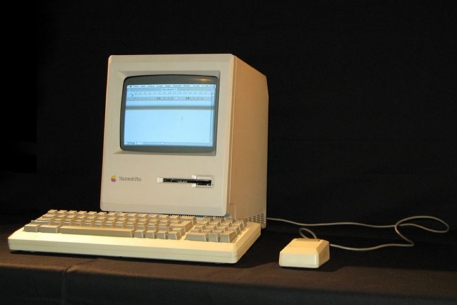 На аукцион выставили первый Macintosh Plus
