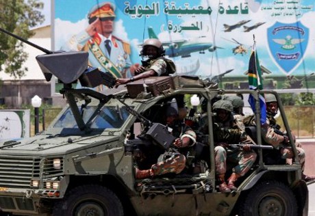 Каддафи столкнулся с нехваткой топлива и денег для военных