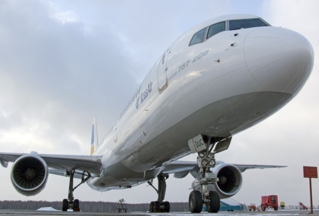 Киргизский Boeing 737 совершил вынужденную посадку в Дубаи