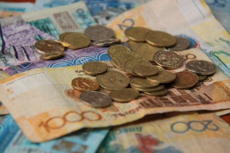 Жамишев разъяснил повышение зарплаты на треть бюджетникам с июля 2011 года