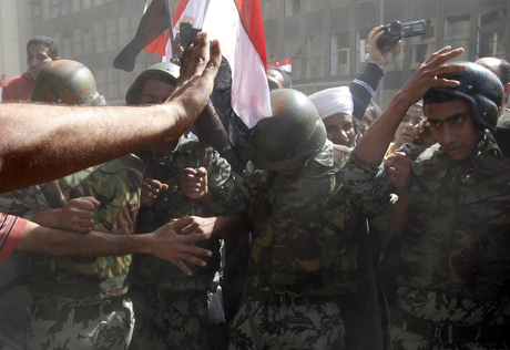 В Египте демонстранты штурмовали здание службы госбезопасности