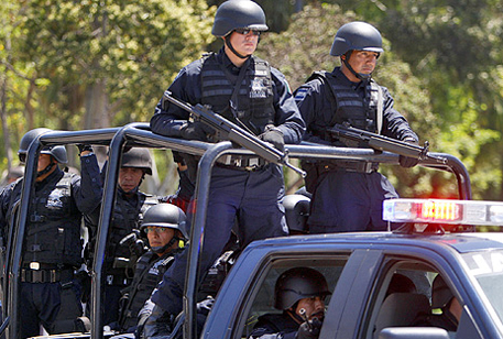 Власти Мексики уволили каждого десятого полицейского