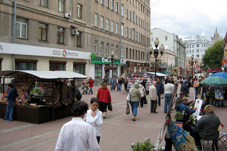 Власти ликвидируют стихийную торговлю на московском Арбате