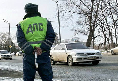В Москве водитель сбил проверявшего документы милиционера