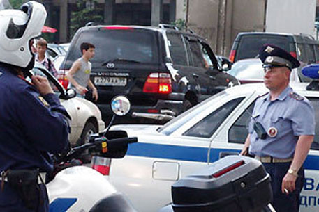 В Москве трое дагестанцев избили автоинспекторов