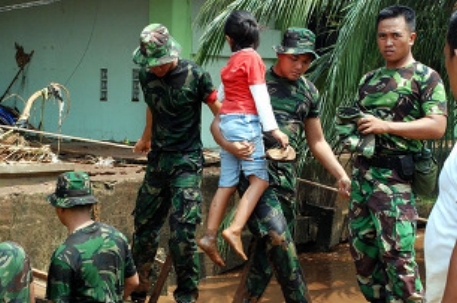 17 стран откликнулись на призыв о помощи от Индонезии