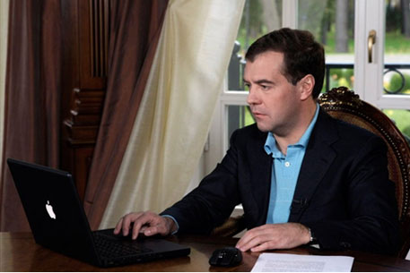 Медведев отправится в Кремниевую долину за новым iPhone