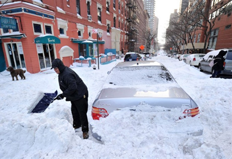Снежная буря вызвала транспортный коллапс в Нью-Йорке 