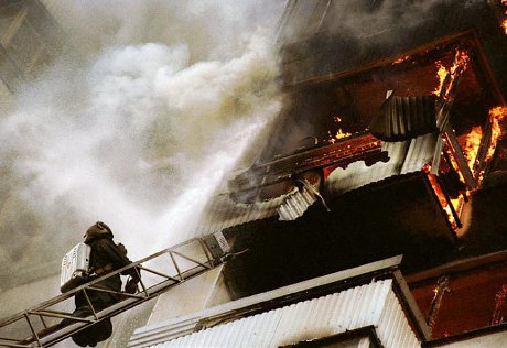 В центре Москвы загорелся пятиэтажный дом