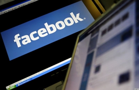 Facebook подал в суд на порносайт