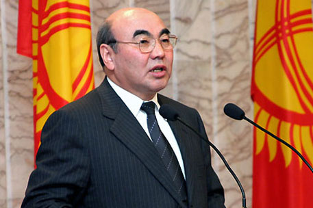 В Киргизии Акаеву пообещали неприкосновенность